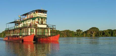 Flotel en el Río Mamoré
